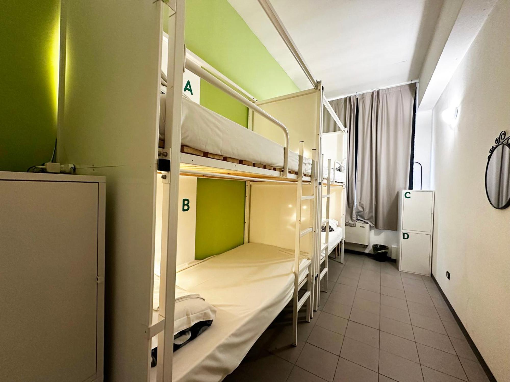Bed 4-Bed Dormitory Private Bathroom